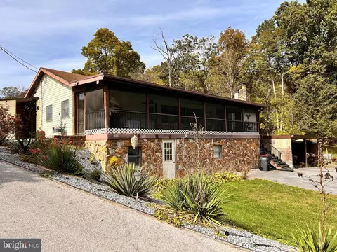 209 Shadow Hawk Ln, Port Matilda, PA 16870