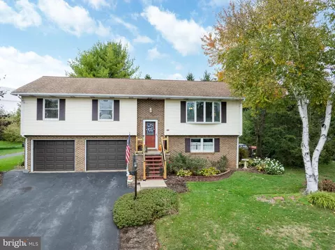301 Goldfinch Dr, State College, PA 16801
