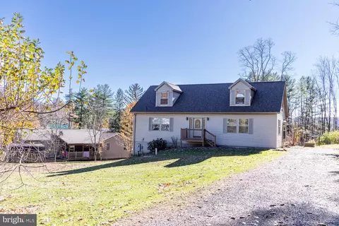 393 W Aaron Sq, Aaronsburg, PA 16820
