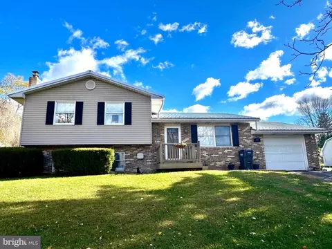 371 First Ave, Lemont, PA 16851