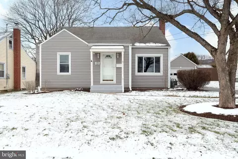 121 Harvey St, Pleasant Gap, PA 16823