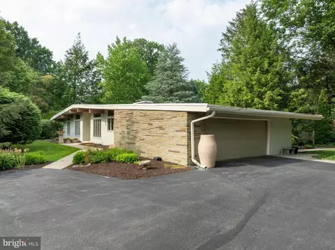 729 Outer Dr, State College, PA 16801 photo 2