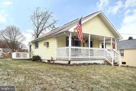 746 S Nixon Rd, Pine Grove Mills, PA 16868