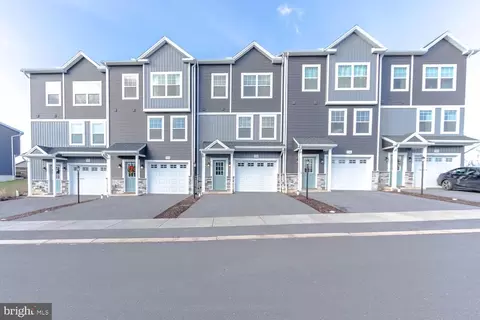 120 Highpoint Park Dr, Pleasant Gap, PA 16823