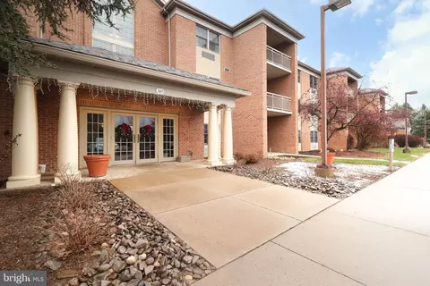 305 Village Heights Dr #124, State College, PA 16801