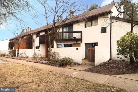 810 Stratford Dr #8, State College, PA 16801