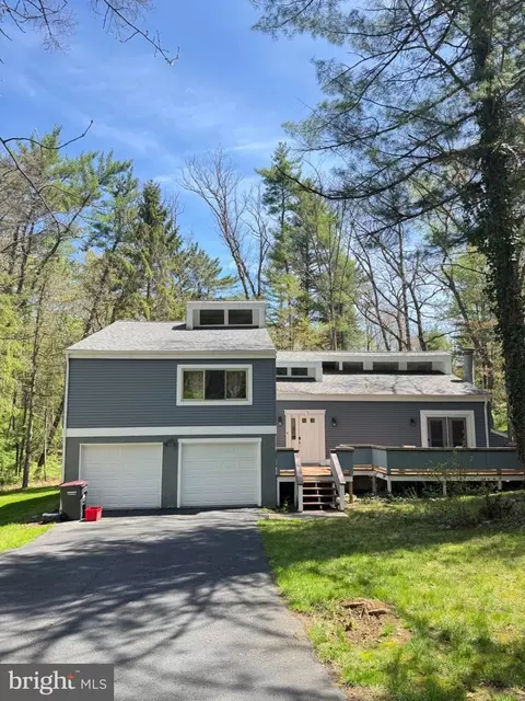 1845 Woodledge Dr, State College, PA 16803