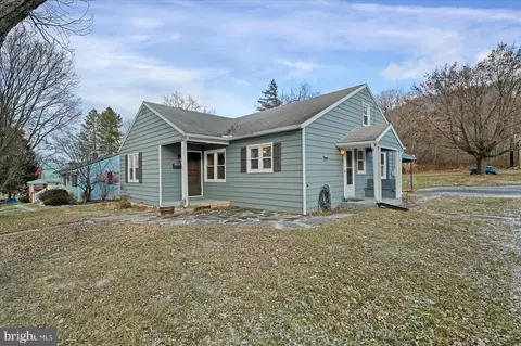 147 Sunset Ave, Pleasant Gap, PA 16823
