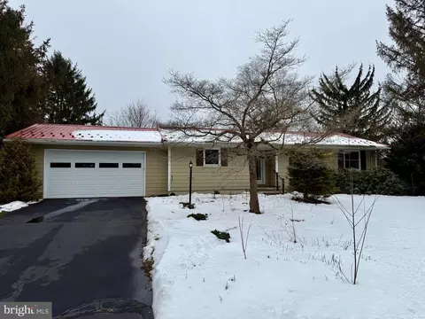 220 Val Verda Dr, Pennsylvania Furnace, PA 16865