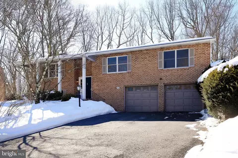 532 Longbarn Rd, State College, PA 16803