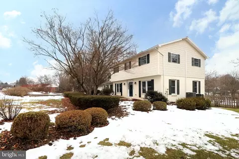 1027 Greenbriar Dr, State College, PA 16801