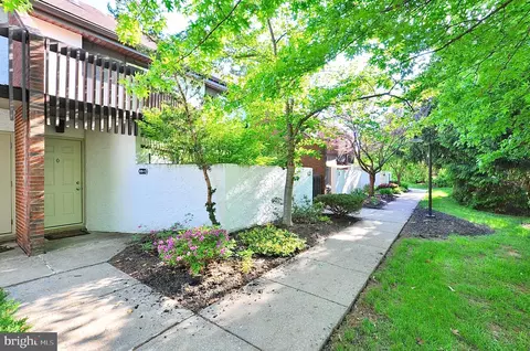 805 Stratford Dr #11, State College, PA 16801