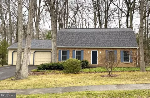207 Canterbury Dr, State College, PA 16803