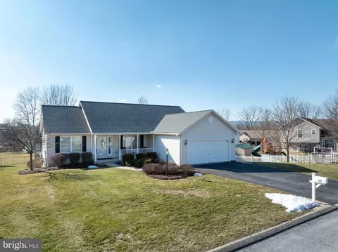 107 Arbor Bluff Dr, Bellefonte, PA 16823