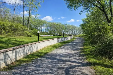 1815 Walnut Grove Dr, State College, PA 16801