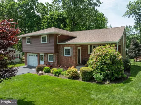 684 Wiltshire Dr, State College, PA 16803