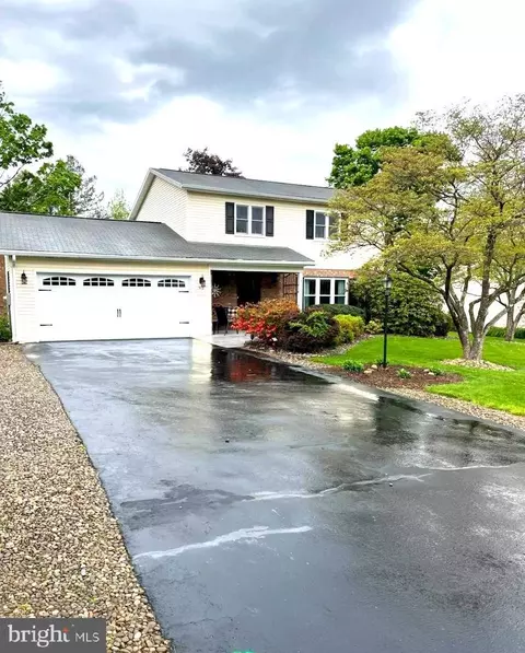 512 Montclair Ln, Boalsburg, PA 16827