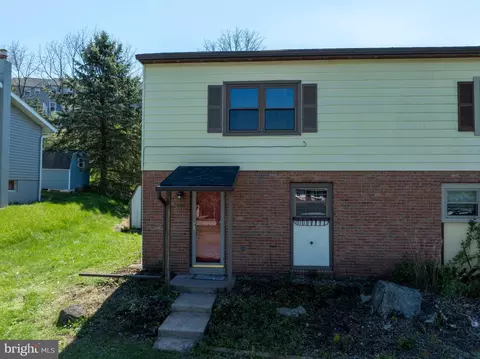 206 Homestead Ln # B, Boalsburg, PA 16827