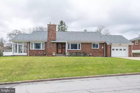 724 E Curtin St, Bellefonte, PA 16823