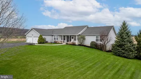 117 Houtz Ln, Port Matilda, PA 16870