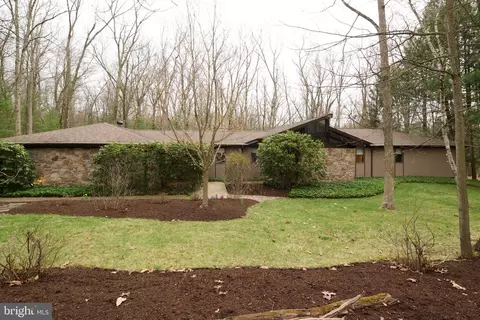 576 E Shadow Ln, State College, PA 16803