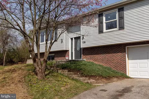 108 Melanie Ln, Pleasant Gap, PA 16823