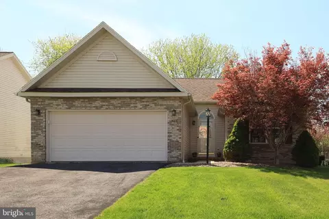 796 Tanager Dr, State College, PA 16803