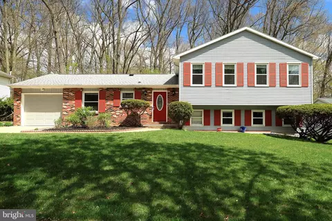 419 Canterbury Dr, State College, PA 16803