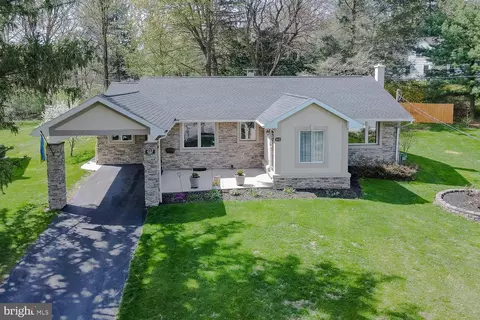 222 Fry Dr, State College, PA 16801