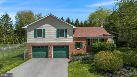 409 Goldfinch Dr, State College, PA 16801