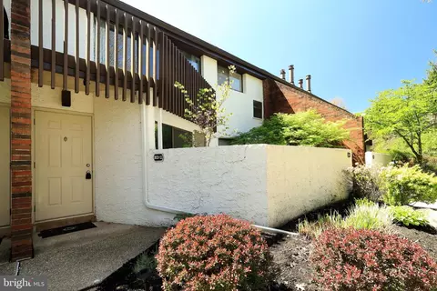 803 Stratford Dr #11, State College, PA 16801