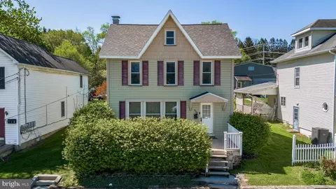 730 W Water St, Bellefonte, PA 16823