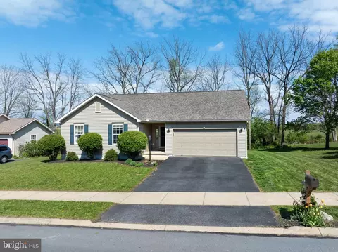 144 Steeplechase Dr, Pleasant Gap, PA 16823
