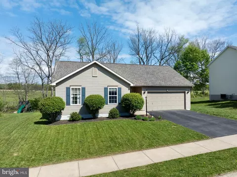 144 Steeplechase Dr, Pleasant Gap, PA 16823