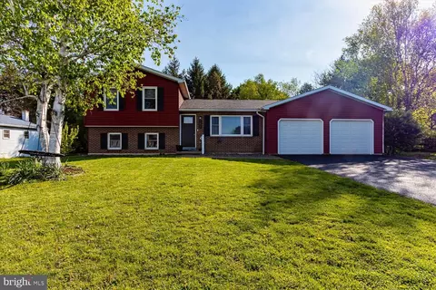 162 Yarnell Ln, Pleasant Gap, PA 16823