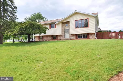 109 Berwick Dr, Boalsburg, PA 16827