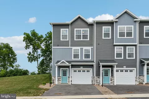 186 Highpoint Park Dr, Pleasant Gap, PA 16823