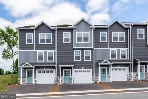 184 Highpoint Park Dr, Pleasant Gap, PA 16823