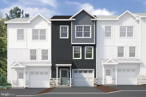 184 Highpoint Park Dr, Pleasant Gap, PA 16823