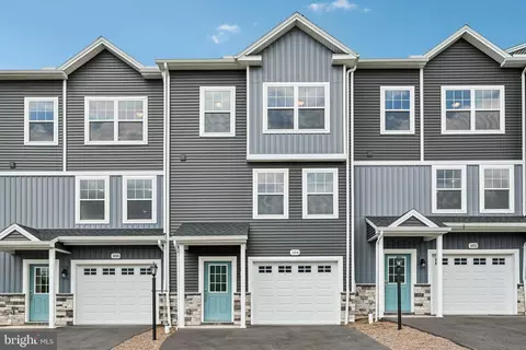 184 Highpoint Park Dr, Pleasant Gap, PA 16823