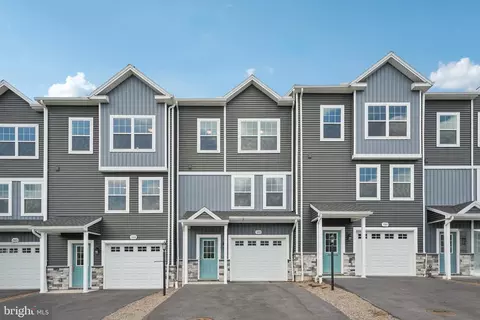 182 Highpoint Park Dr, Pleasant Gap, PA 16823