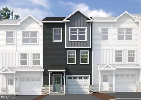 180 Highpoint Park Dr, Pleasant Gap, PA 16823