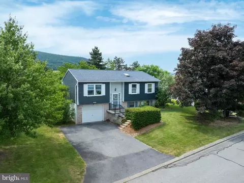 2653 Penbrook Ln, State College, PA 16801