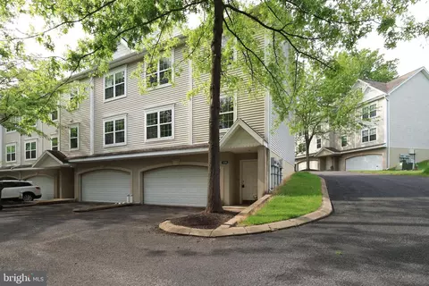 136 Kenley Ct, State College, PA 16803