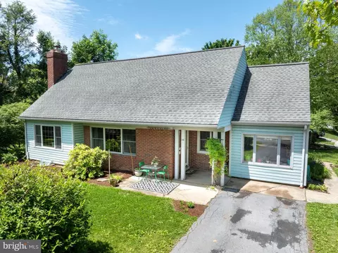 145 Waupelani Dr, State College, PA 16801