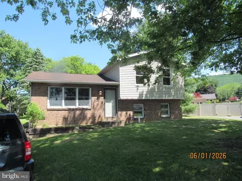 164 Yarnell Ln, Pleasant Gap, PA 16823
