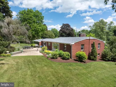 629 Beaumont Dr, State College, PA 16801
