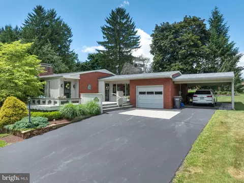 629 Beaumont Dr, State College, PA 16801