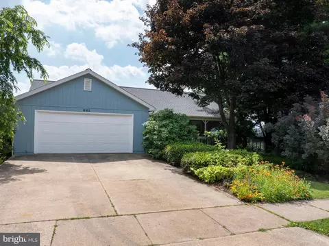 645 Berkshire Dr, State College, PA 16803