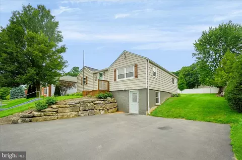 135 Lee Ave, Boalsburg, PA 16827